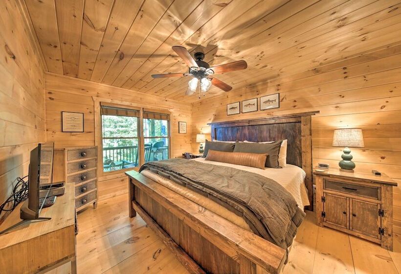 Blue Ridge Hideaway W/ Fire Pit & Mtn Views!