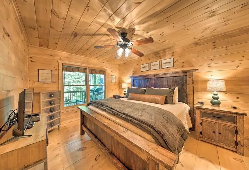 Blue Ridge Hideaway W/ Fire Pit & Mtn Views!