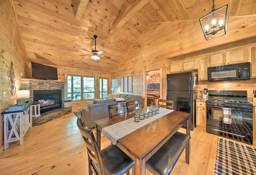 Blue Ridge Hideaway W/ Fire Pit & Mtn Views!