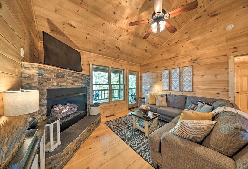 Blue Ridge Hideaway W/ Fire Pit & Mtn Views!