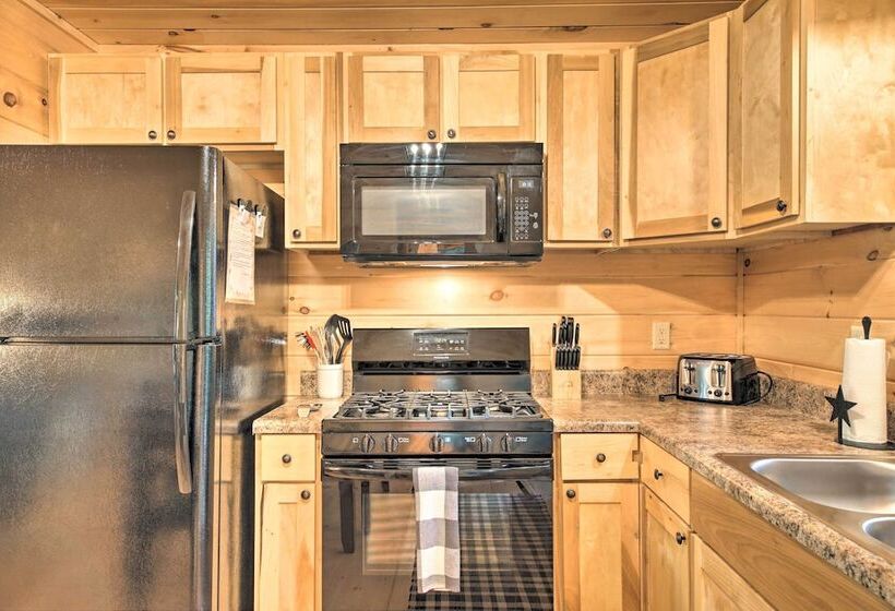 Blue Ridge Hideaway W/ Fire Pit & Mtn Views!