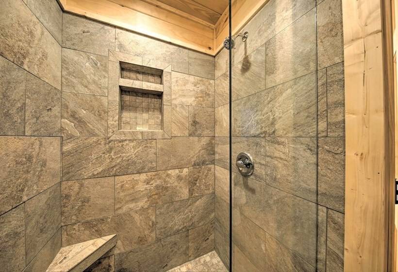 Blue Ridge Hideaway W/ Fire Pit & Mtn Views!