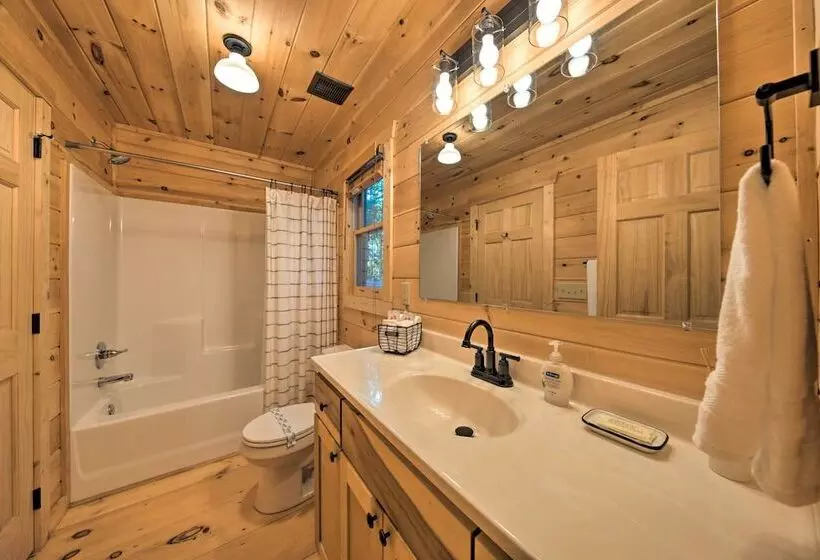 Blue Ridge Hideaway W/ Fire Pit & Mtn Views!