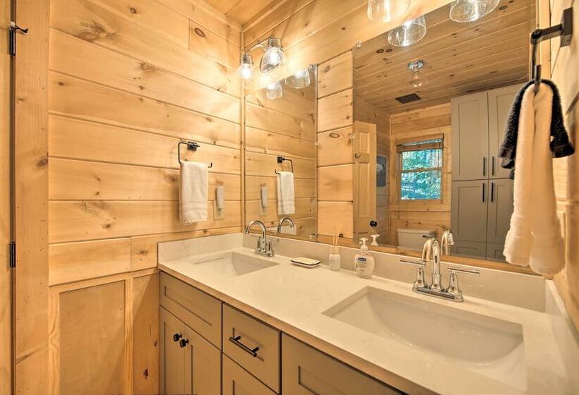 Blue Ridge Hideaway W/ Fire Pit & Mtn Views!