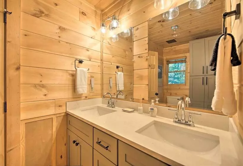 Blue Ridge Hideaway W/ Fire Pit & Mtn Views!