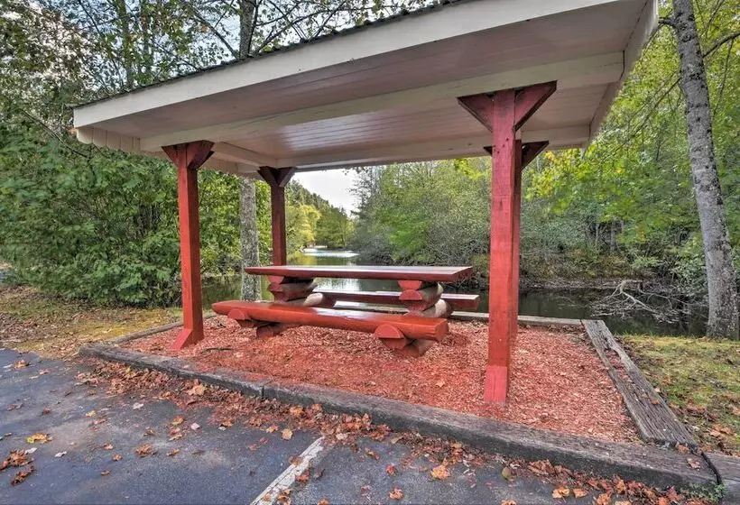Blue Ridge Hideaway W/ Fire Pit & Mtn Views!