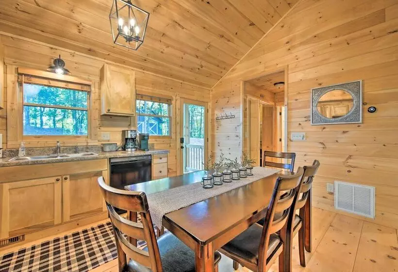 Blue Ridge Hideaway W/ Fire Pit & Mtn Views!