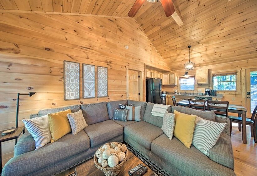 Blue Ridge Hideaway W/ Fire Pit & Mtn Views!