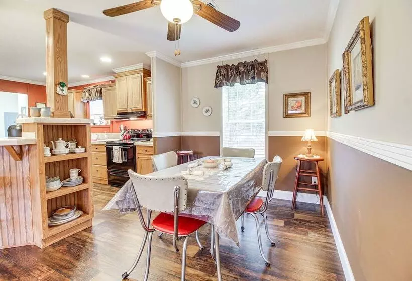 Wfh Friendly Gem With Outdoor Spaces In Claxton