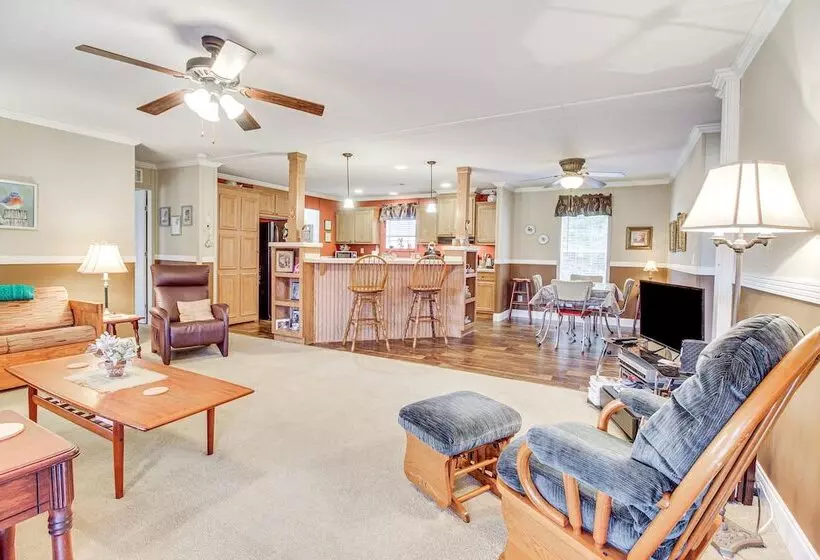 Wfh Friendly Gem With Outdoor Spaces In Claxton