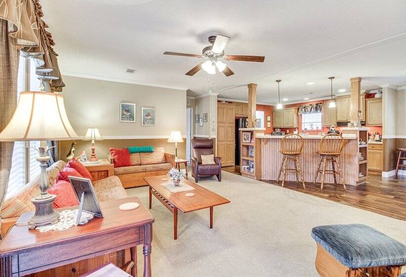 Wfh Friendly Gem With Outdoor Spaces In Claxton