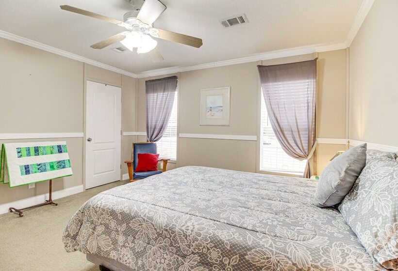 Wfh Friendly Gem With Outdoor Spaces In Claxton