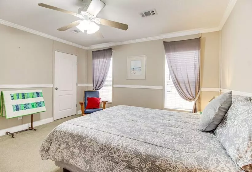 Wfh Friendly Gem With Outdoor Spaces In Claxton