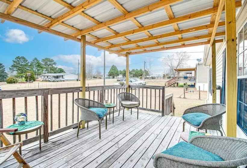 Wfh Friendly Gem With Outdoor Spaces In Claxton