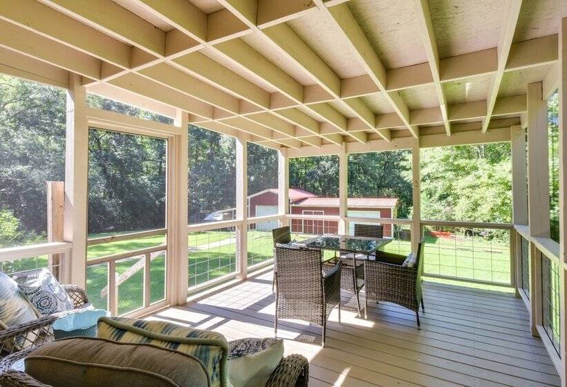 Charming Duplex: 12 Mi To Uga & Sanford Stadium!