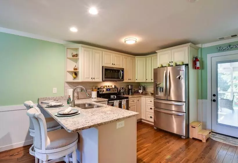 Charming Duplex: 12 Mi To Uga & Sanford Stadium!