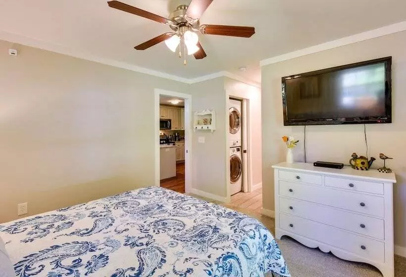 Charming Duplex: 12 Mi To Uga & Sanford Stadium!