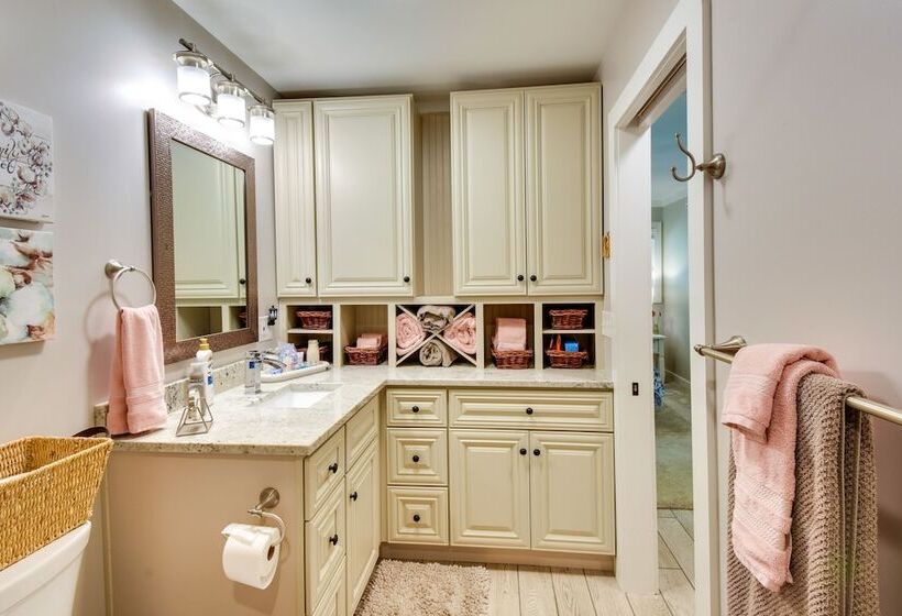 Charming Duplex: 12 Mi To Uga & Sanford Stadium!