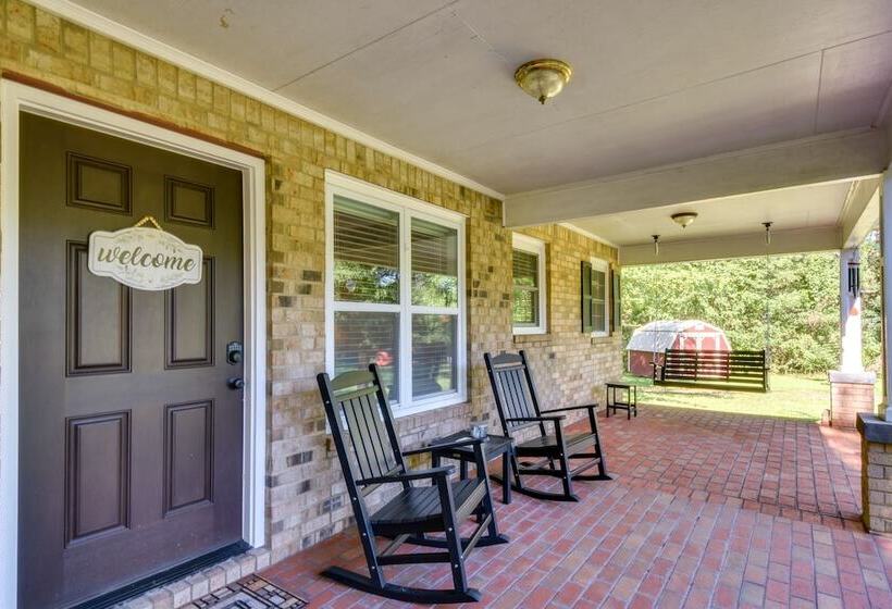 Charming Duplex: 12 Mi To Uga & Sanford Stadium!
