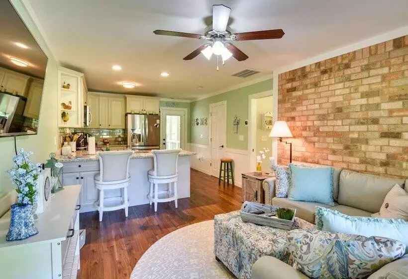 Charming Duplex: 12 Mi To Uga & Sanford Stadium!