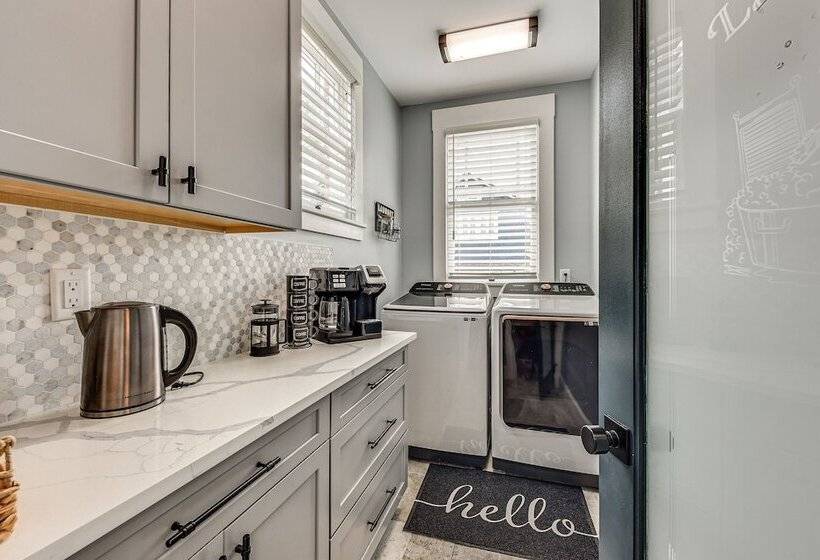 Chic Jacksonville Getaway, Walk To River & Parks!