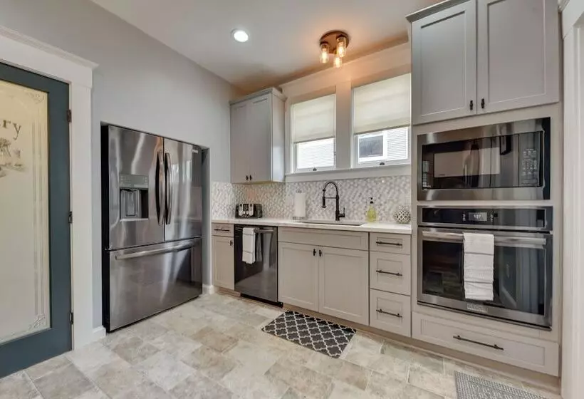Chic Jacksonville Getaway, Walk To River & Parks!