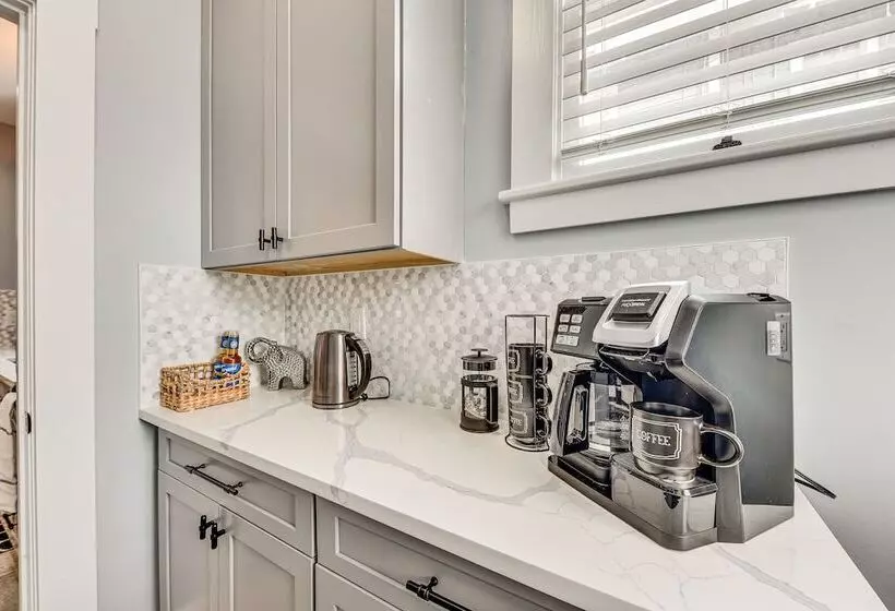 Chic Jacksonville Getaway, Walk To River & Parks!