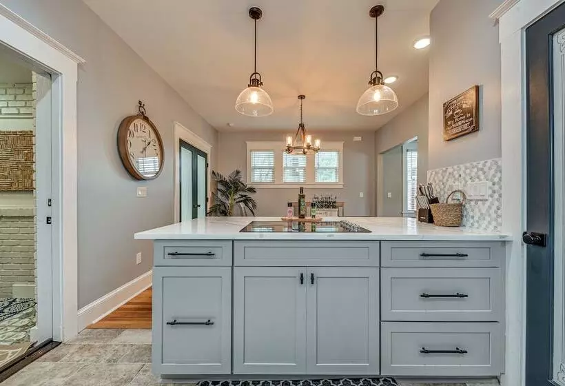 Chic Jacksonville Getaway, Walk To River & Parks!