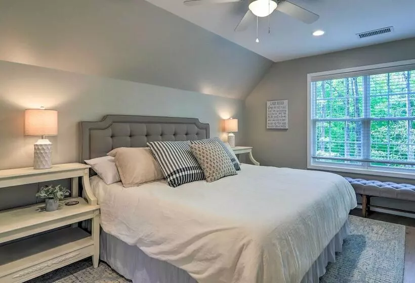 Chic Lake Sinclair Retreat With Dock & Hot Tub!