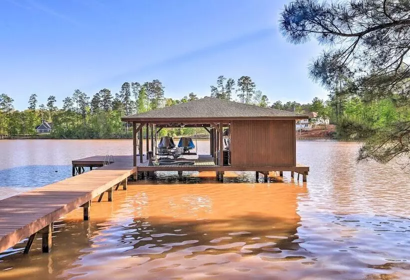 Chic Lake Sinclair Retreat With Dock & Hot Tub!