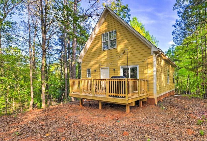 Chic Lake Sinclair Retreat With Dock & Hot Tub!