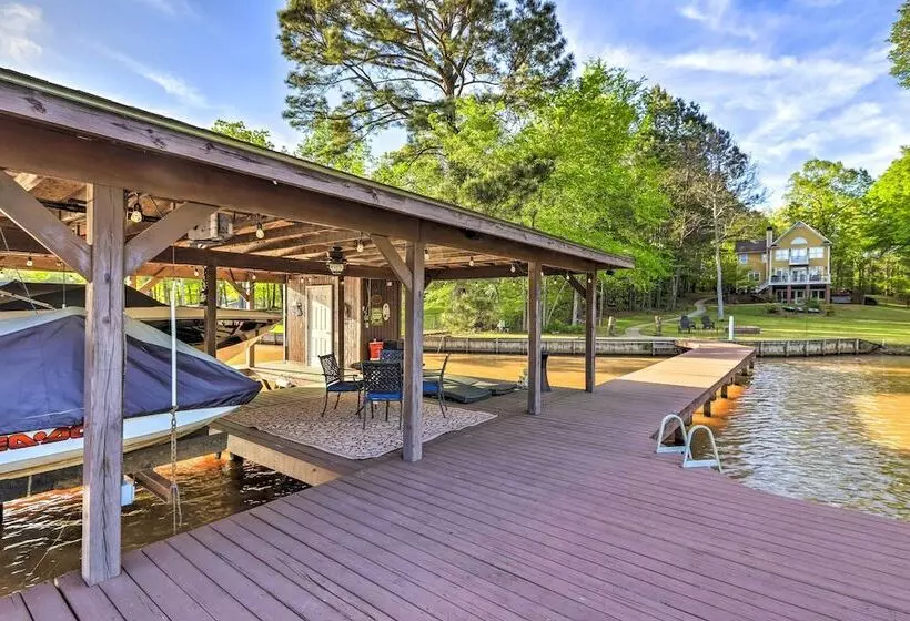 Chic Lake Sinclair Retreat With Dock & Hot Tub!