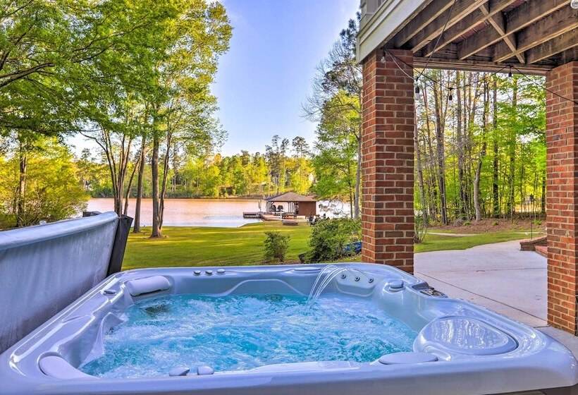 Chic Lake Sinclair Retreat With Dock & Hot Tub!