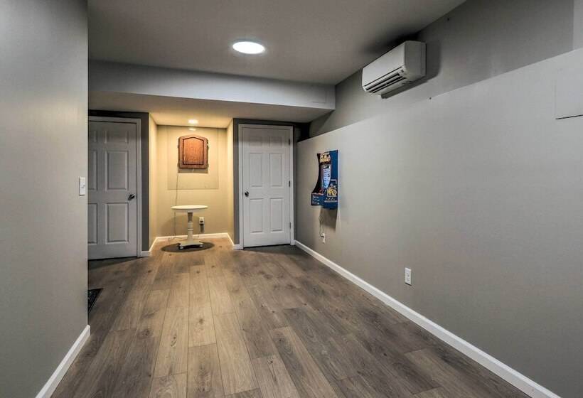 Chic Lake Sinclair Retreat With Dock & Hot Tub!