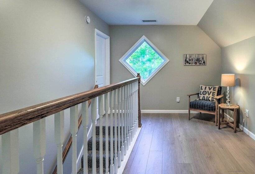 Chic Lake Sinclair Retreat With Dock & Hot Tub!