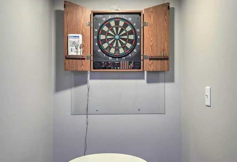 Chic Lake Sinclair Retreat With Dock & Hot Tub!