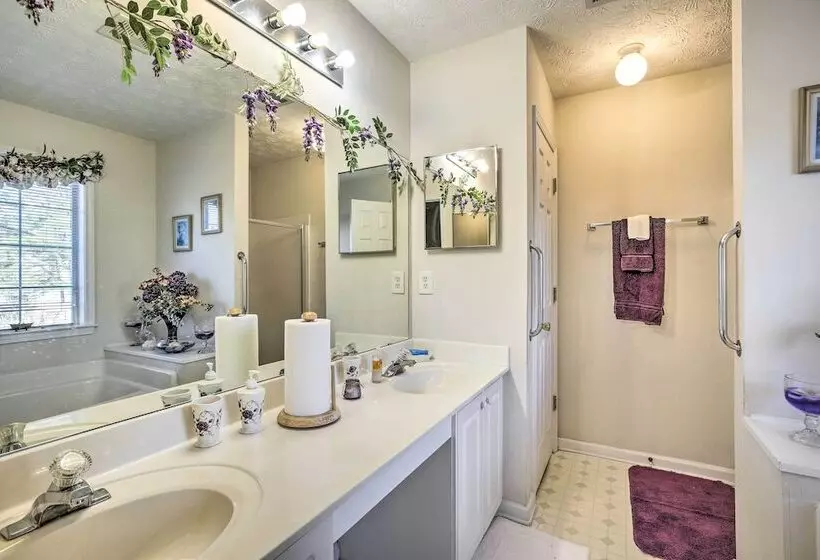 Classic Lithonia Home Near Golf & Stone Mtn