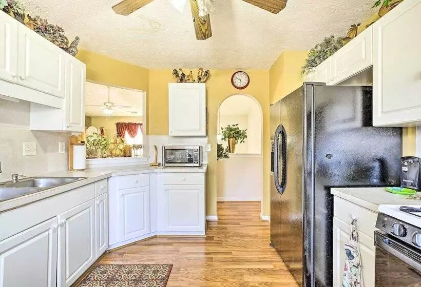 Classic Lithonia Home Near Golf & Stone Mtn
