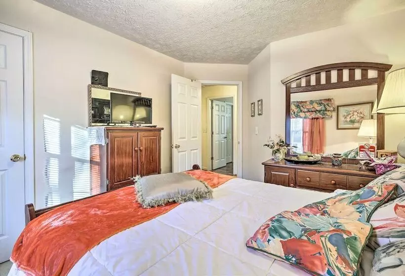 Classic Lithonia Home Near Golf & Stone Mtn