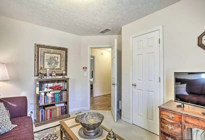 Classic Lithonia Home Near Golf & Stone Mtn
