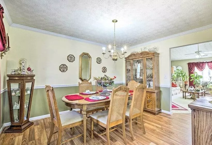Classic Lithonia Home Near Golf & Stone Mtn