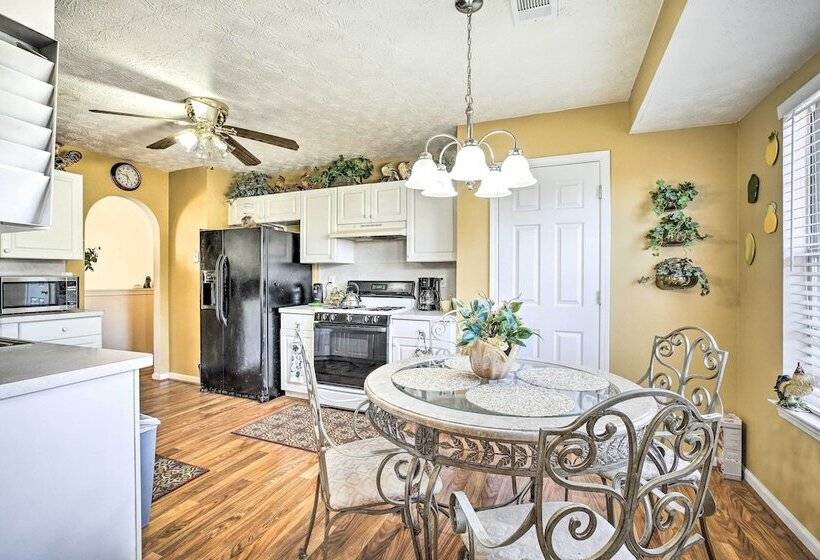 Classic Lithonia Home Near Golf & Stone Mtn