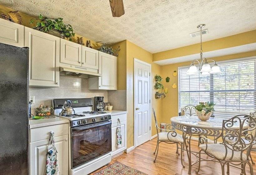 Classic Lithonia Home Near Golf & Stone Mtn