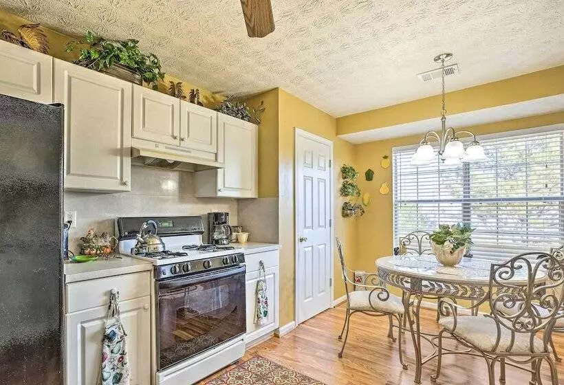 Classic Lithonia Home Near Golf & Stone Mtn