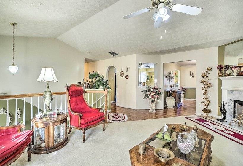 Classic Lithonia Home Near Golf & Stone Mtn
