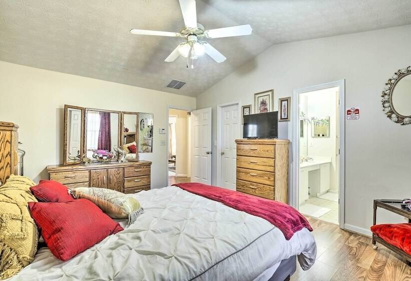 Classic Lithonia Home Near Golf & Stone Mtn