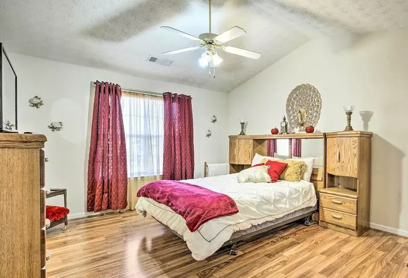 Classic Lithonia Home Near Golf & Stone Mtn