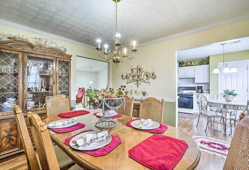 Classic Lithonia Home Near Golf & Stone Mtn