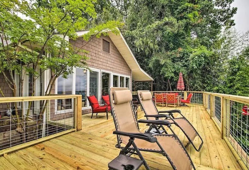 Cloudland Retreat W/ Mountain & Valley Views!