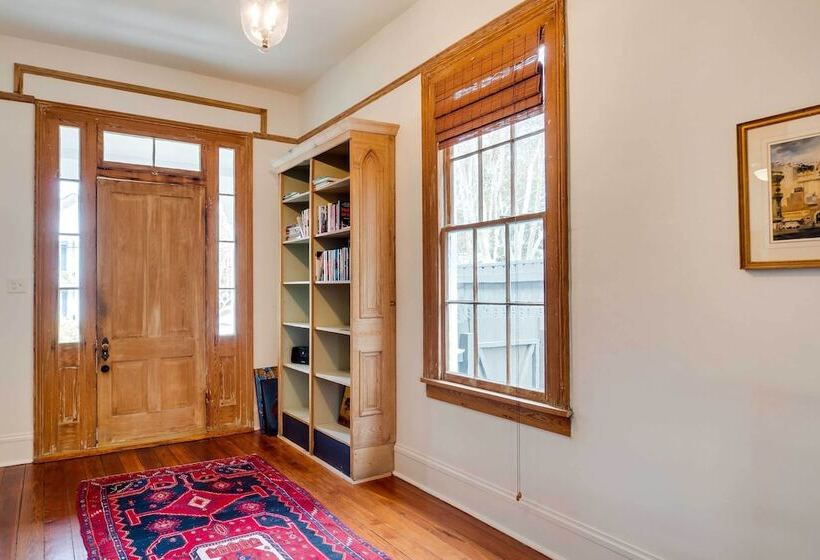 Comfy Central Natchez Hideaway: Walk To Dtwn!